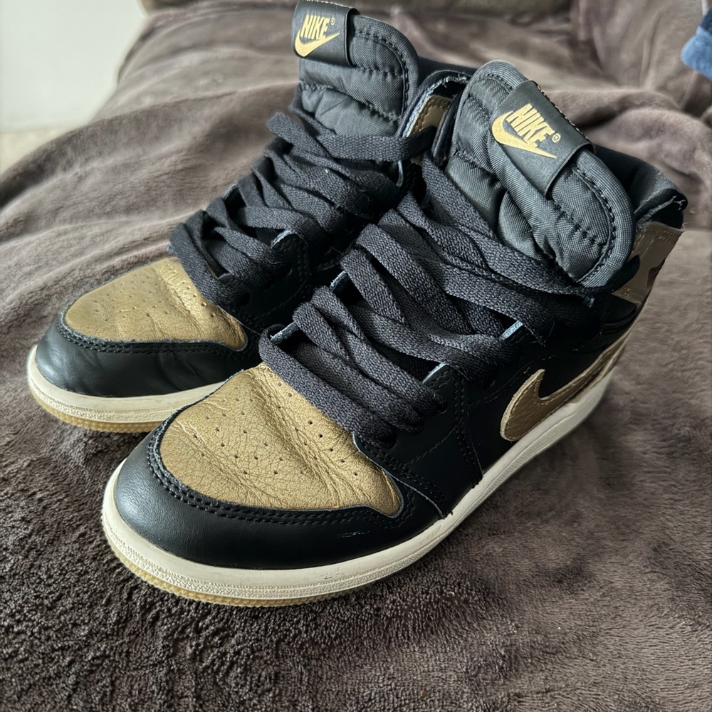 Nike Jordan 1 Retro High OG PS Boys Size 2Y Black/Gold - Picture 9 of 12